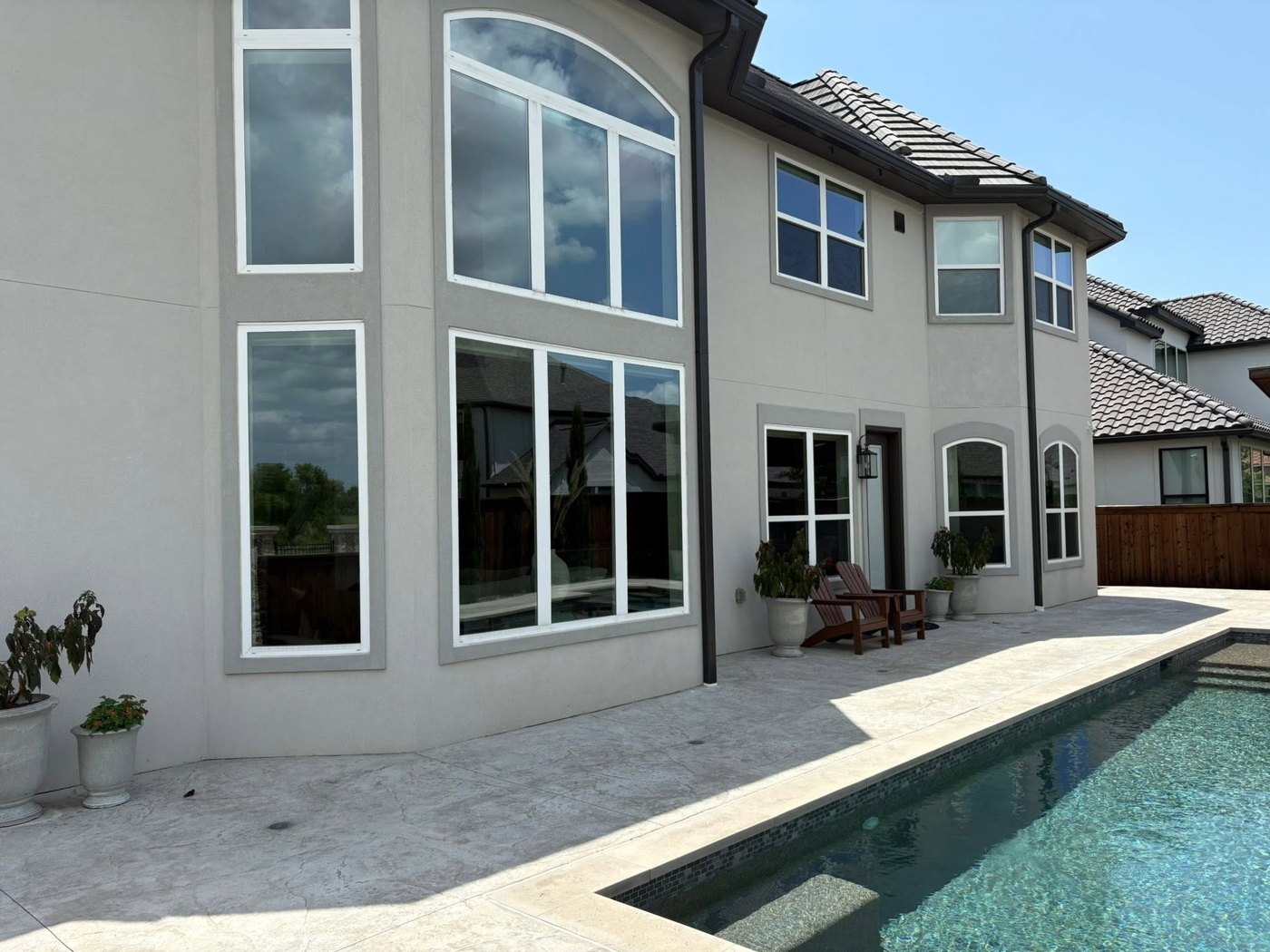 Clean exterior windows on a North Texas home
